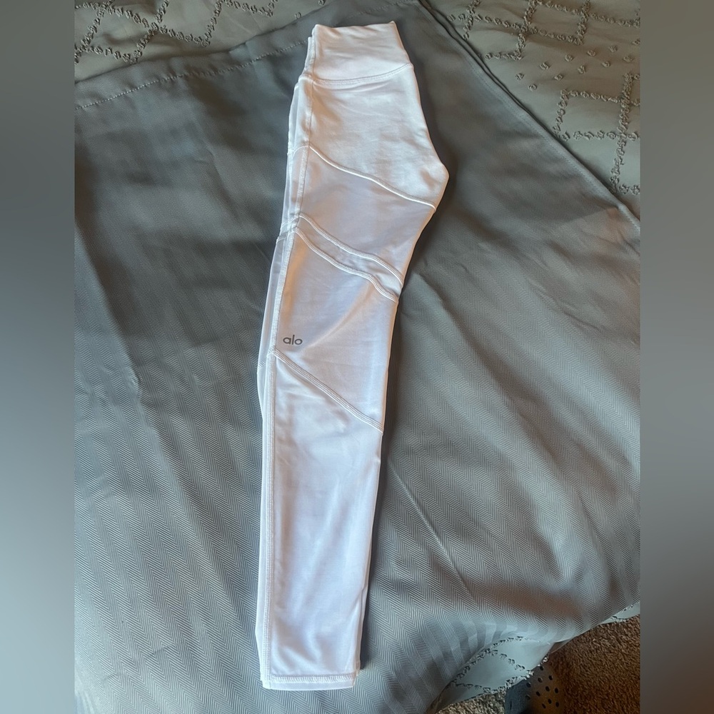 Alo yoga leggings.